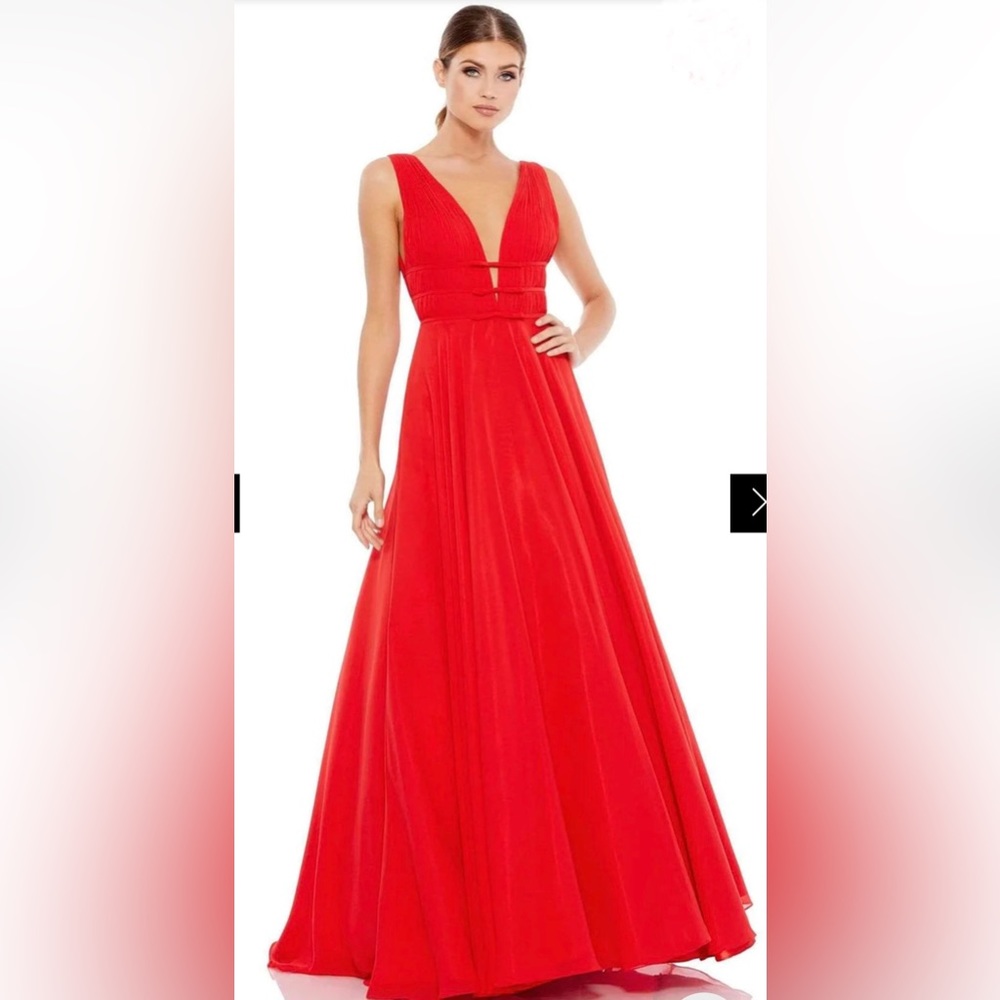 NWT - Mac Dugal Deep V Neck Ballgown in red- size 4